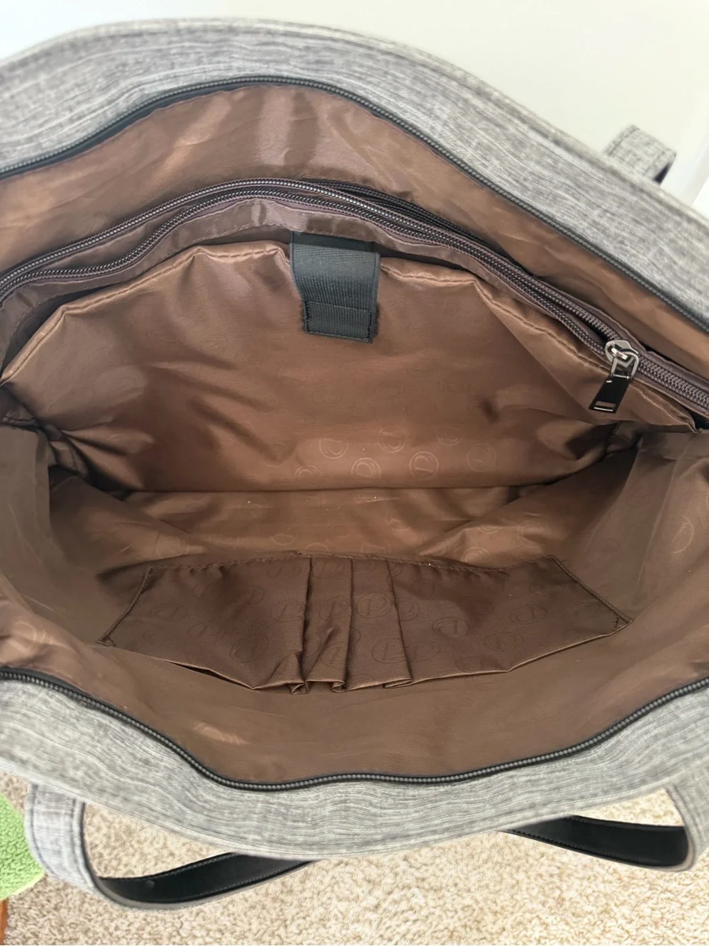 Sunny Snow Gray and Black Laptop Tote